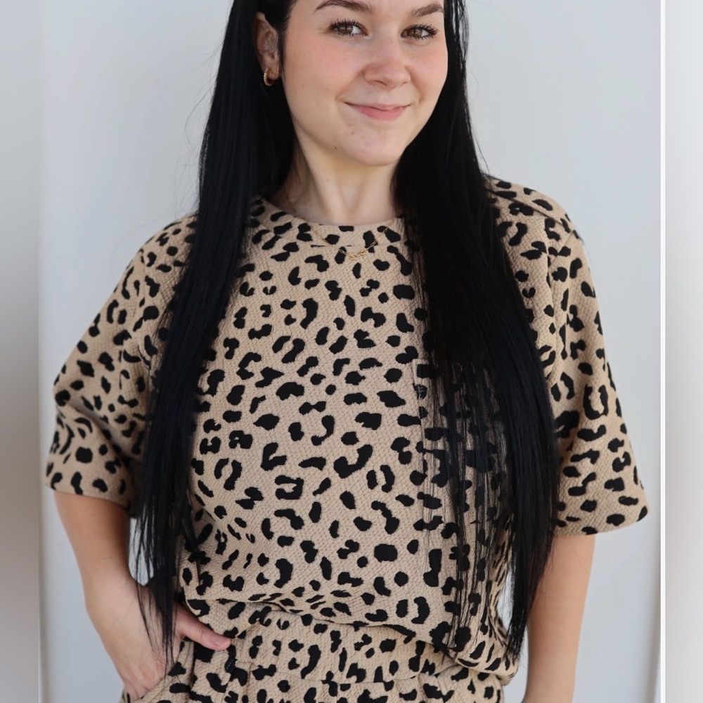 She + Sky: Leopard Print Pocketed Knit Top Size Small (NWT & Boutique)